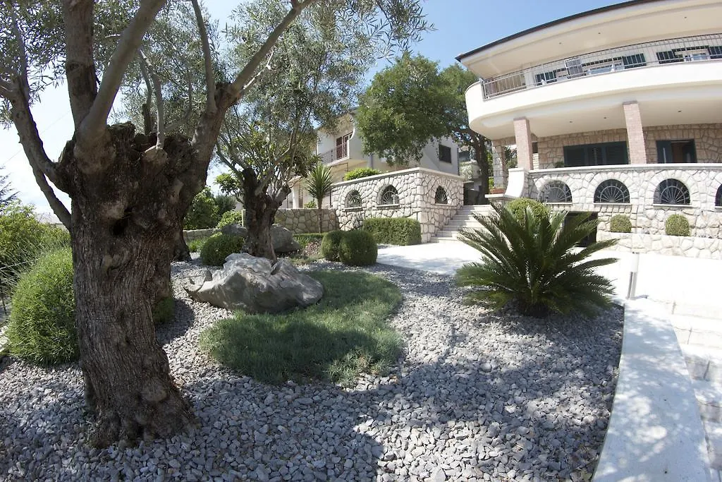 Biuk Apartments Novi Vinodolski 0*,